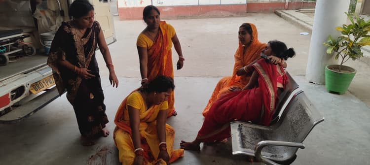 श्रद्धालुओं से भरा पिकअप बैरियर से टकराया, एक की मौत