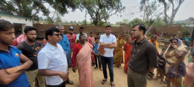 Deoghar news : डीएसइ व बीइइओ ने जांच की, कहा कि दो नये शिक्षकों की हो रही प्रतिनियुक्ति