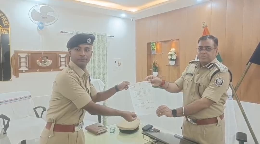 शाहाबाद प्रक्षेत्र के 35 पुलिस अधिकारियों को डीआइजी ने किया सम्मानित