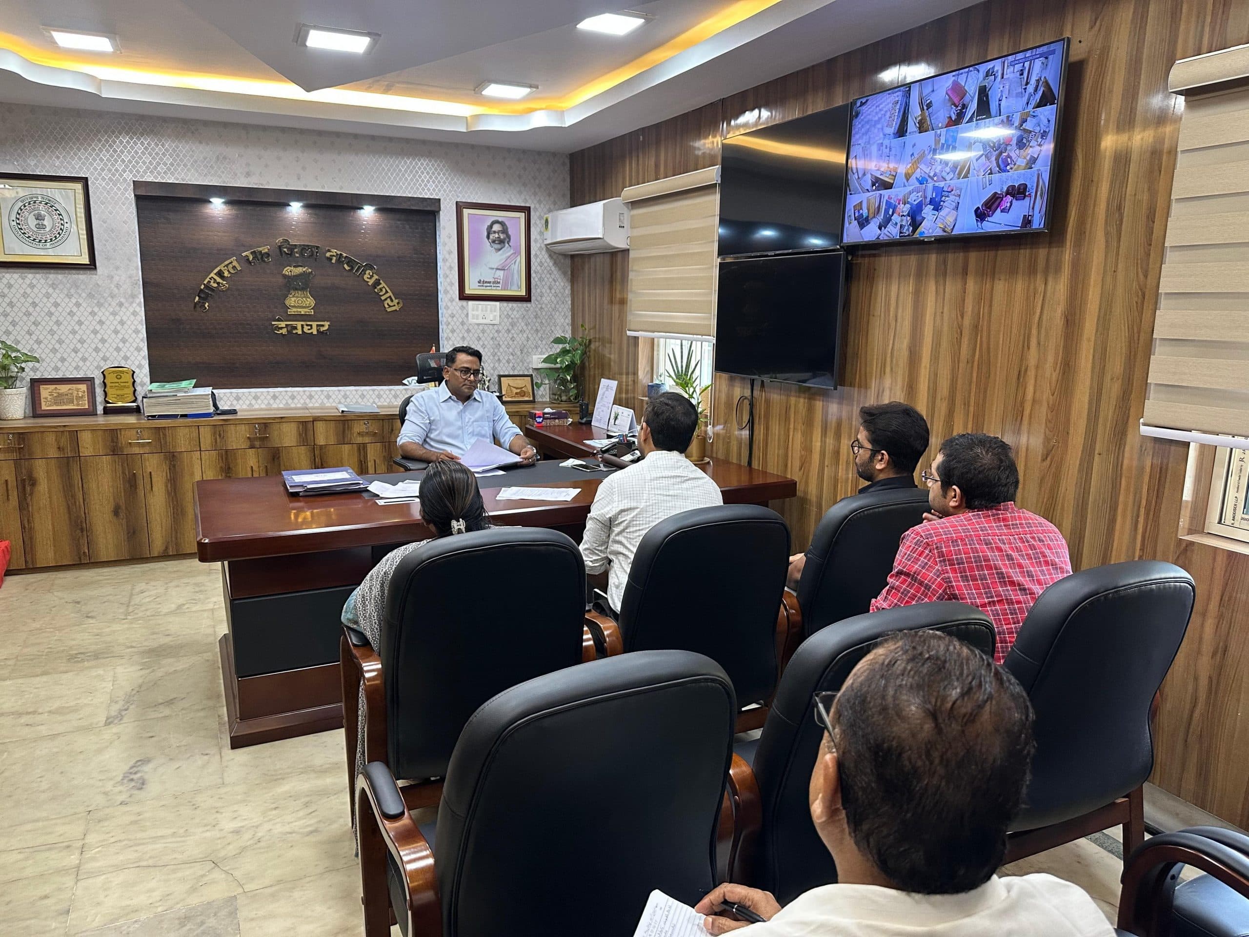 deoghar news : राशनकार्ड धारकों को शत प्रतिशत इ-केवाइसी कराना सुनिश्चित करें : डीसी