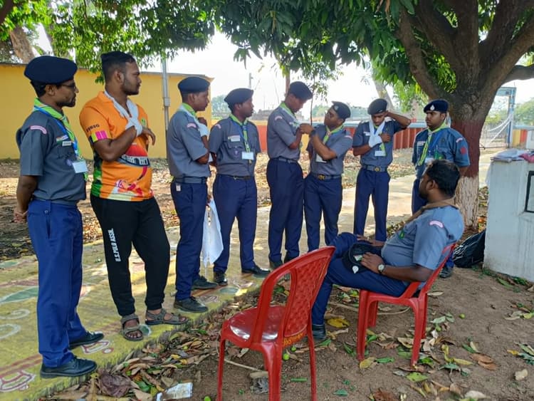 शिविर में स्काउट्स प्रतिभागियों ने मानचित्रण और तालिका विधियों को सीखा