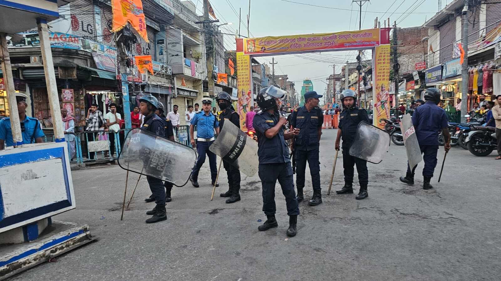 Motihari : वीरगंज में कर्फ्यू आदेश जारी, सीमा पार से आवागमन पर लगी रोक