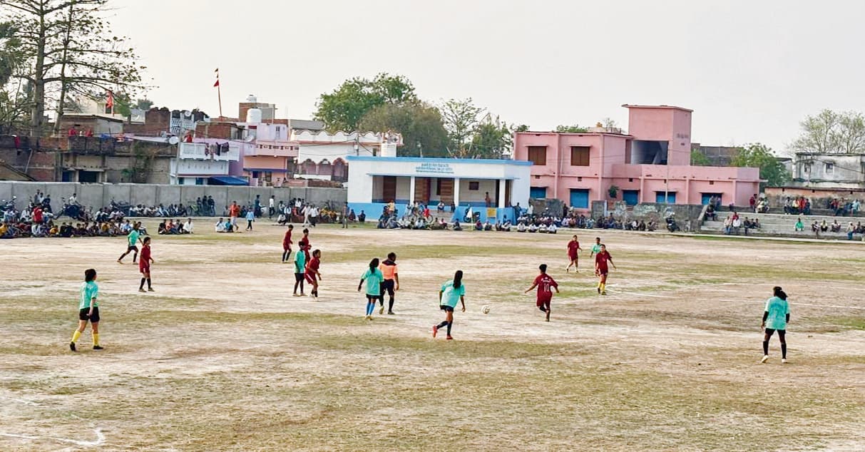 महिला फुटबॉल के सेमीफाइनल में आरा ने पटना को हराया