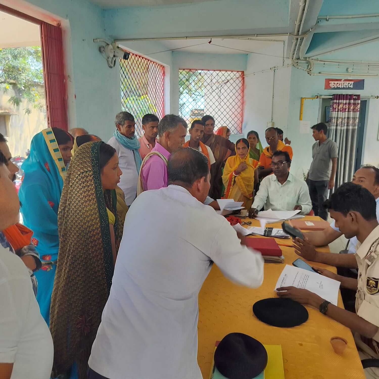 जनता दरबार में तीन मामलों का किया निष्पादन