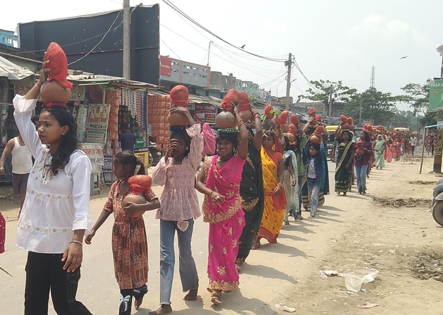 Madhubani News : हनुमान जन्मोत्सव पर निकाली कलशयात्रा