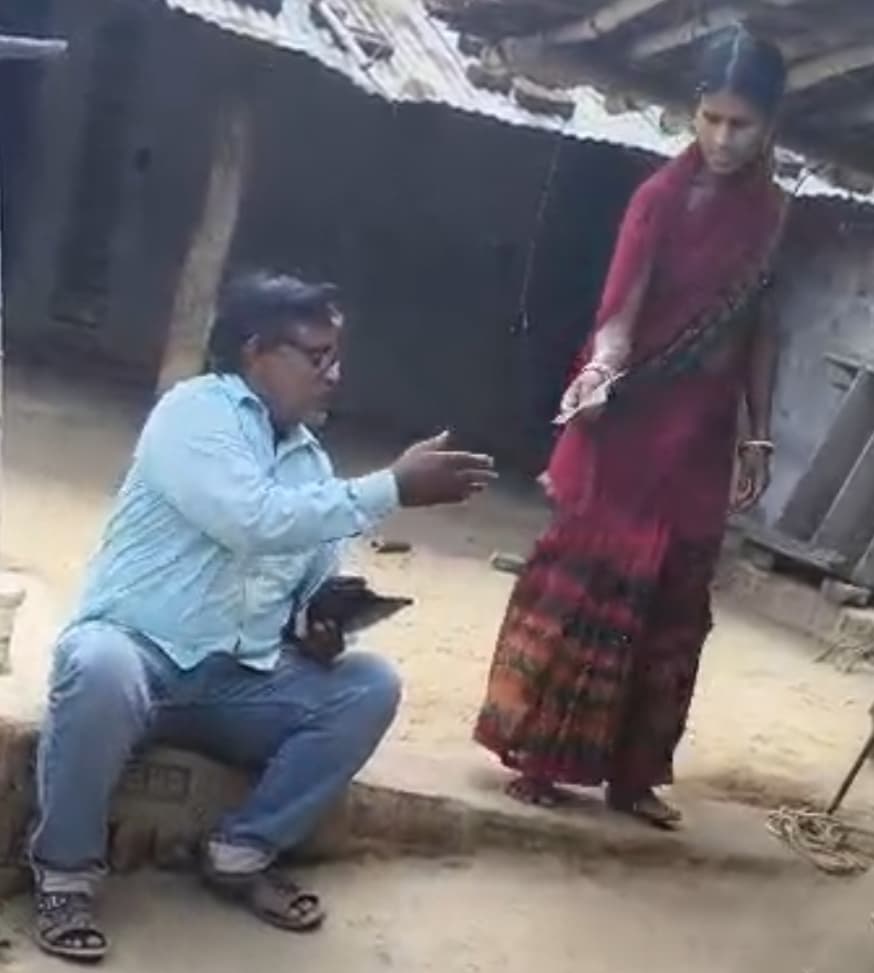 लाभुक से अवैध राशि लेते आवास सहायक का वीडियो वायरल, मांगा स्पष्टीकरण