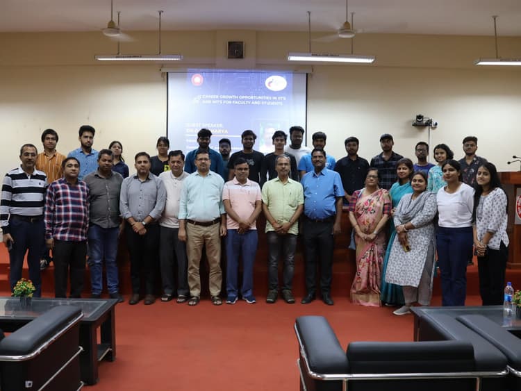 Deoghar news : एनआइटी राउरकेला के प्रोफेसर डॉ डीपी आचार्य ने बीआइटी स्टूडेंट्स के सवालों के दिये जवाब