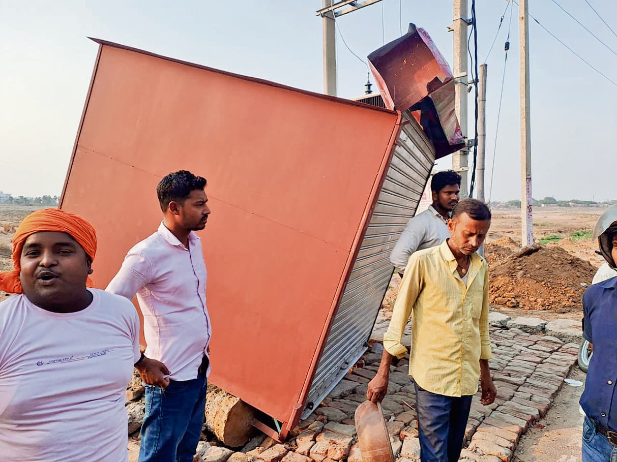 Gaya News : रिंग रोड पर अतिक्रमण के विरुद्ध हुई कार्रवाई, गुमटी क्षतिग्रस्त व झोंपड़ी हुए ध्वस्त