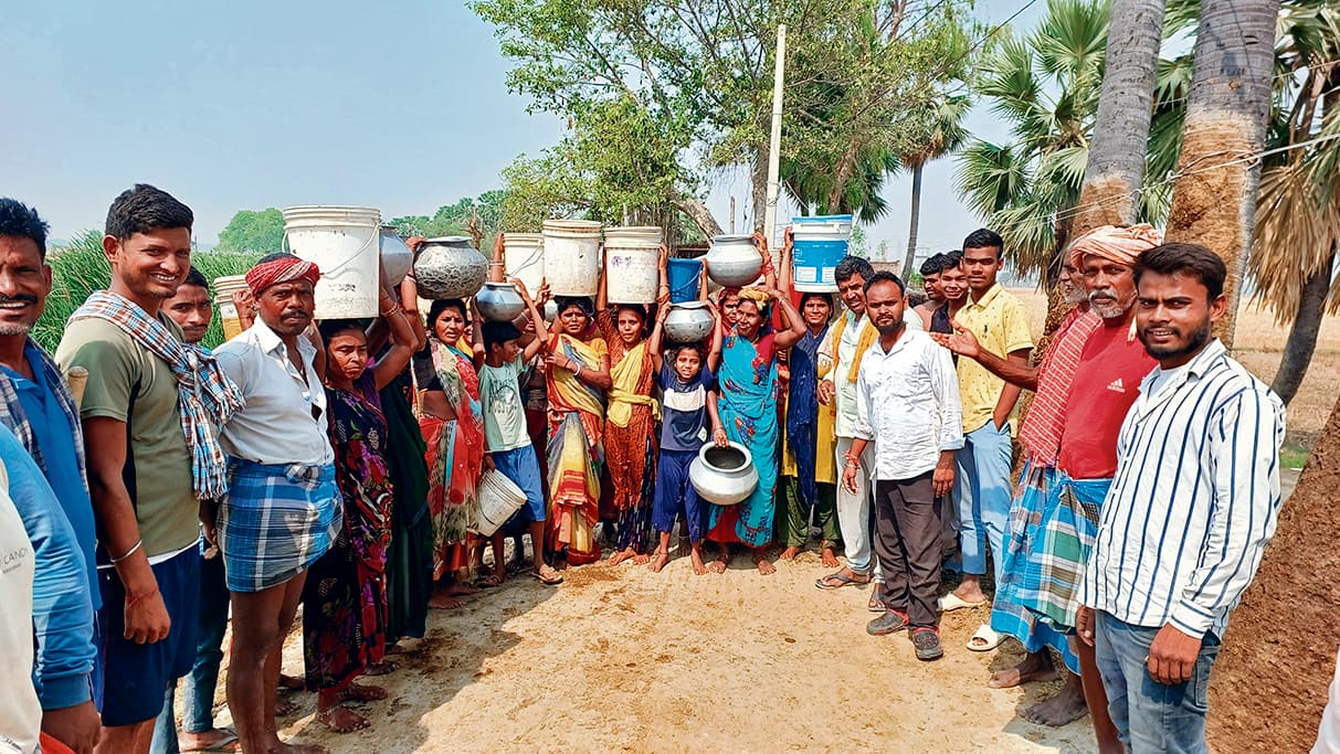 Gaya News : बरैनी में जल समस्या को लेकर ग्रामीणों ने किया हंगामा