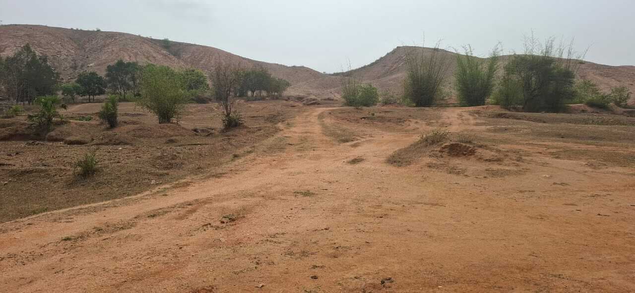 Giridih News: नरसंहार के बाद गांव को मॉडल बनाने की घोषणा आज तक नहीं हुई पूरी