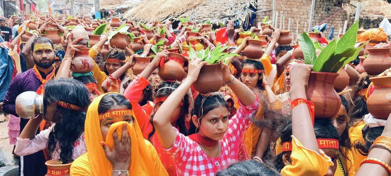 Bhagalpur news कलश शोभायात्रा के साथश्रीमद्भागवत कथा ज्ञान यज्ञ प्रारंभ