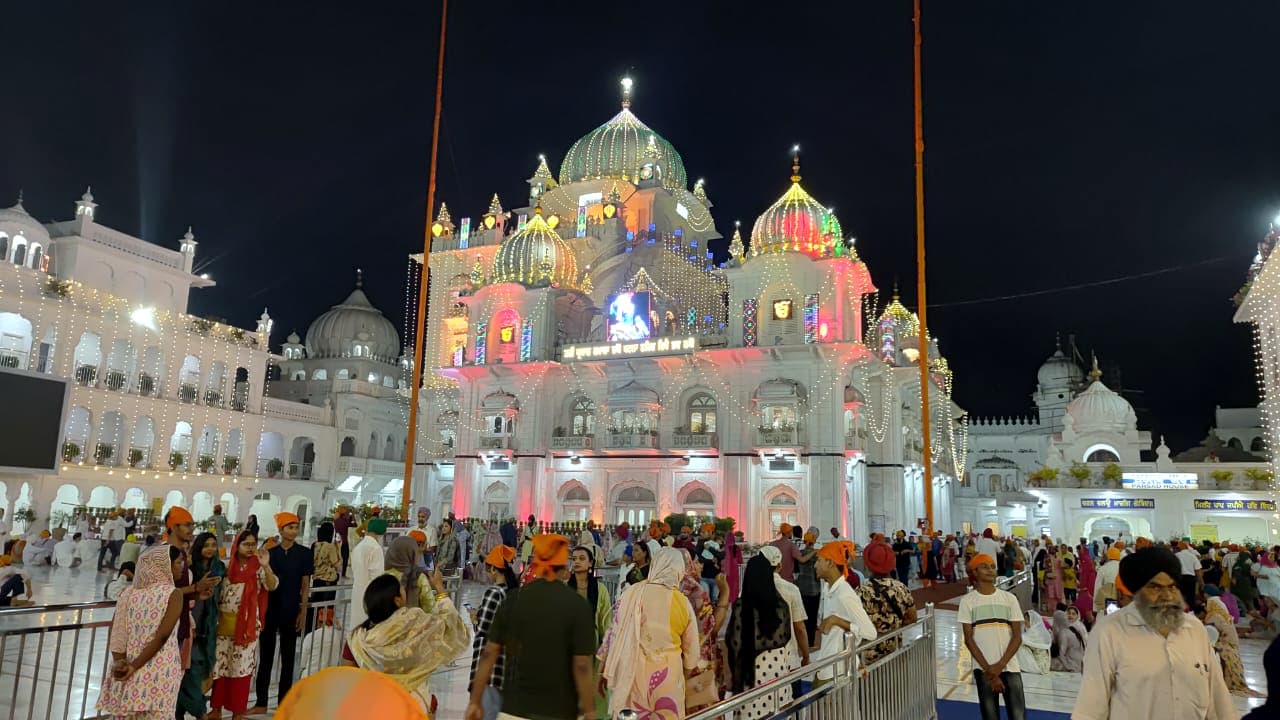 ..सकल जगत में खालसा विराजे से निहाल हुई संगत