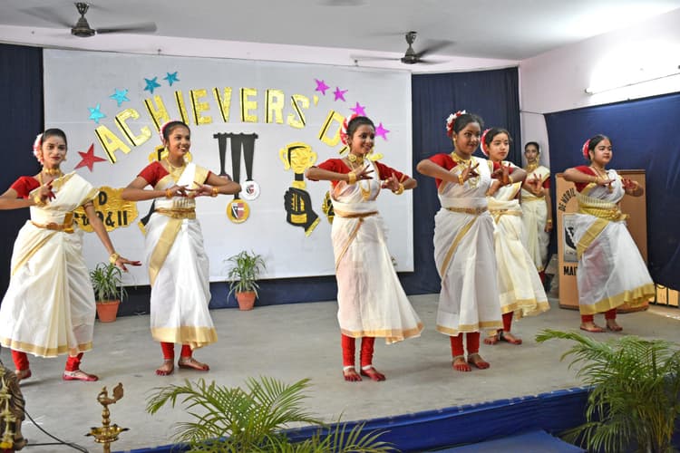 Dhanbad News: डी-नोबिली मैथन में मनाया गया एचिवर्स डे