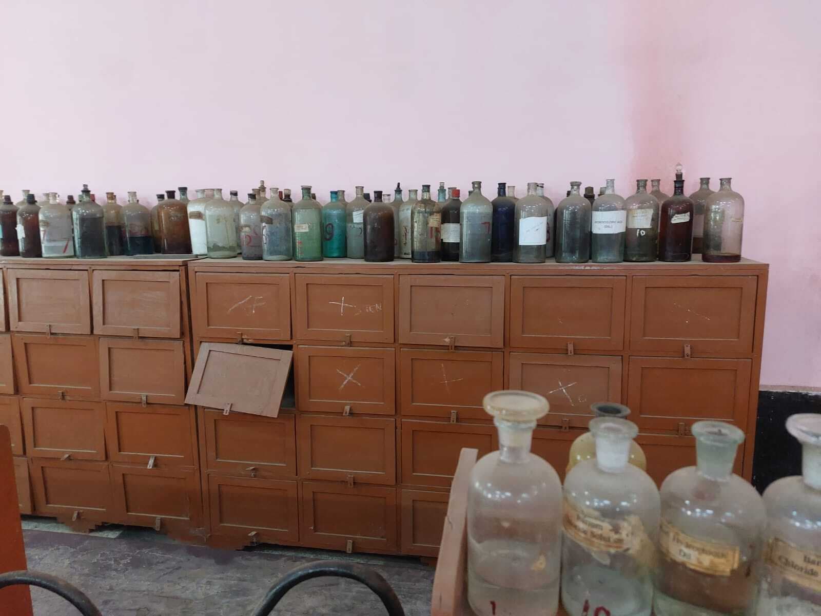 पीयू : केमिकल के अभाव में प्रैक्टिकल पर ग्रहण