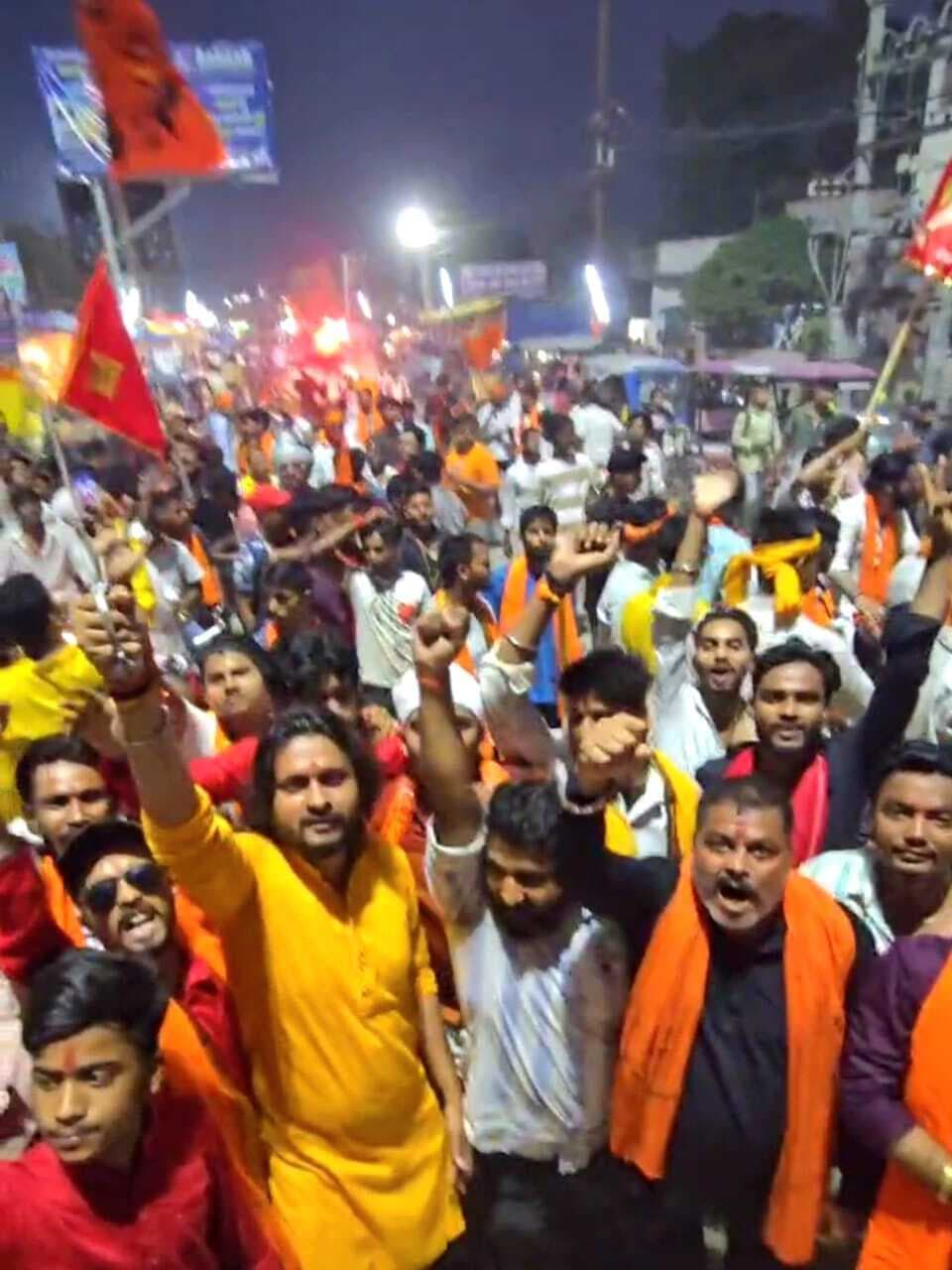 हनुमान जन्मोत्सव शोभा यात्रा में शामिल हुए हजारों लोग