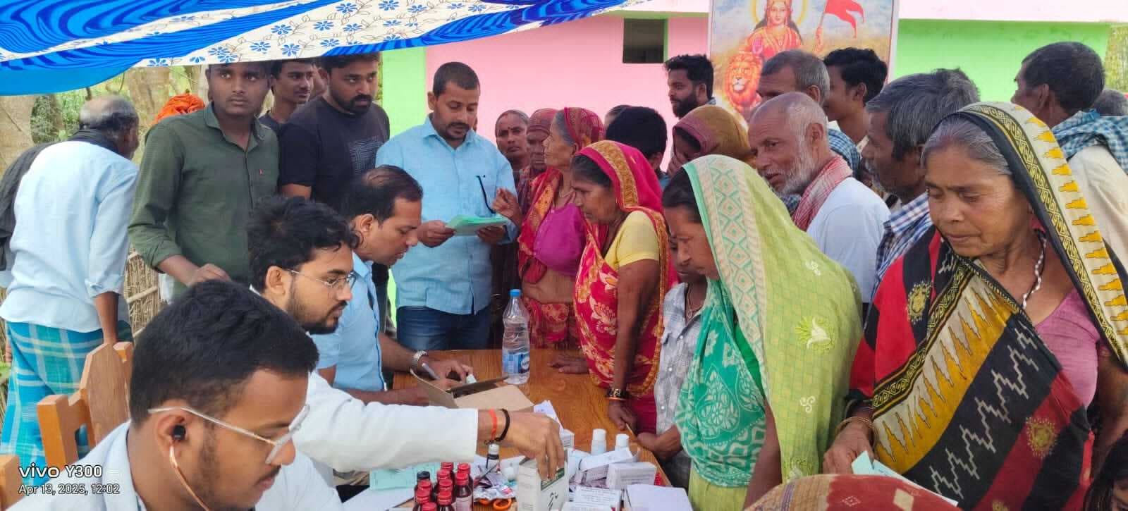 निःशुल्क चिकित्सा शिविर में 500 से अधिक मरीजों का हुआ इलाज