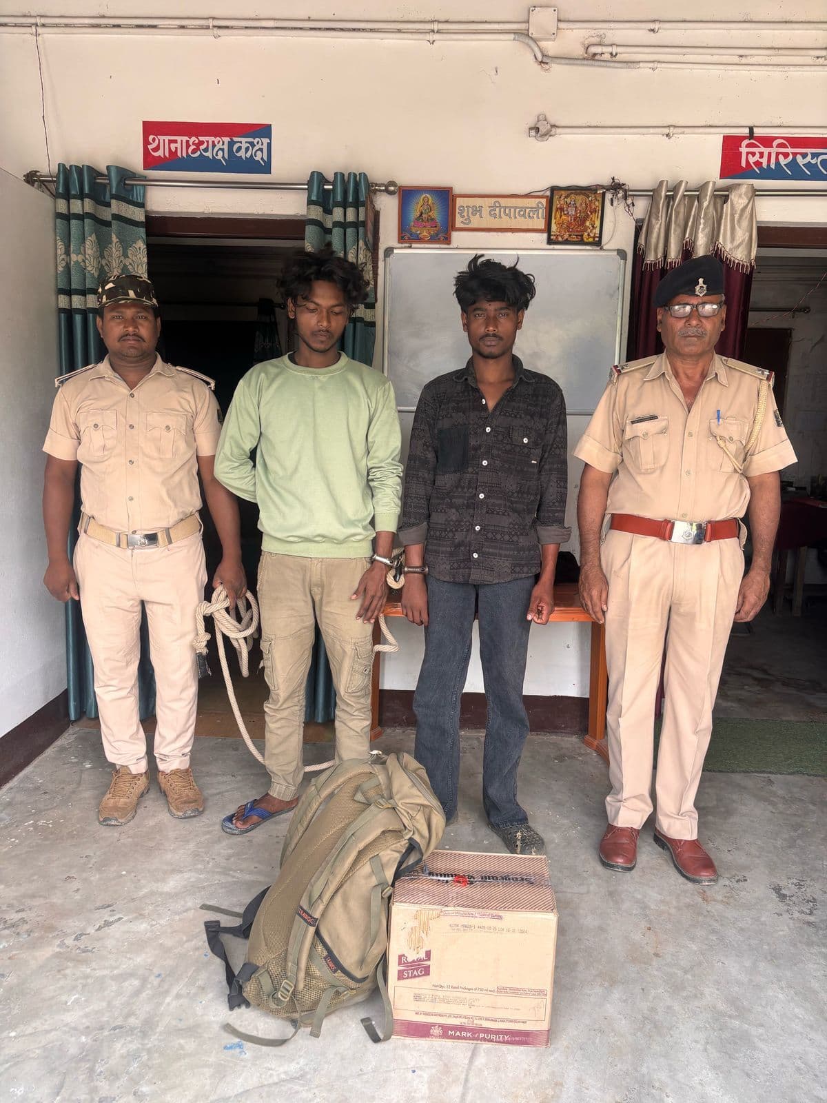 बलिया बेलौन में विदेशी शराब के साथ दो तस्कर गिरफ्तार