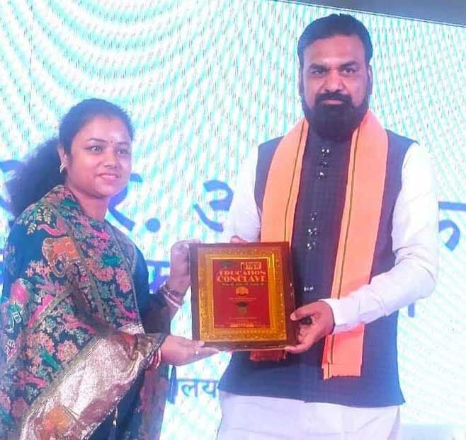 मुख्य पार्षद कुमारी छाया को उपमुख्यमंत्री ने किया सम्मानित