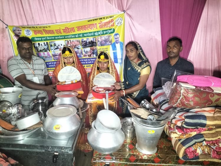 शादी की सामग्रियों का वितरण