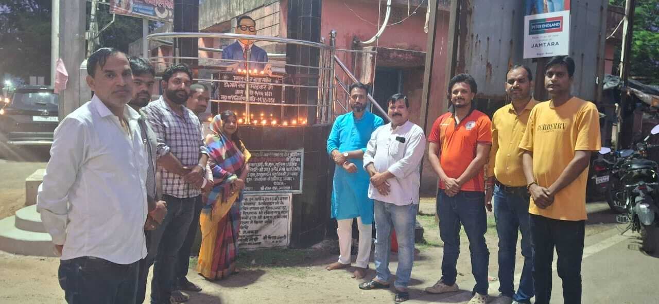 भाजपाइयों ने की आंबेडकर की प्रतिमा स्थल की सफाई