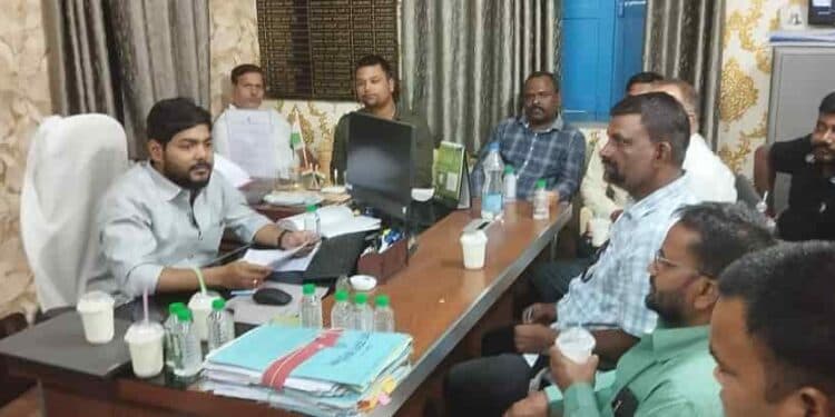 डीएमओ ने क्रशर संचालकों के साथ की बैठक