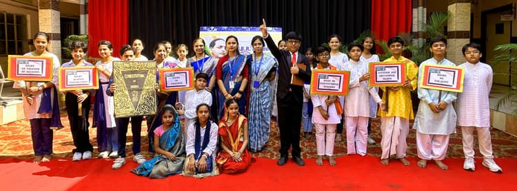 Jamshedpur news. शेन इंटरनेशनल स्कूल में याद किये गये संविधान निर्माता डॉ भीमराव आंबेडकर