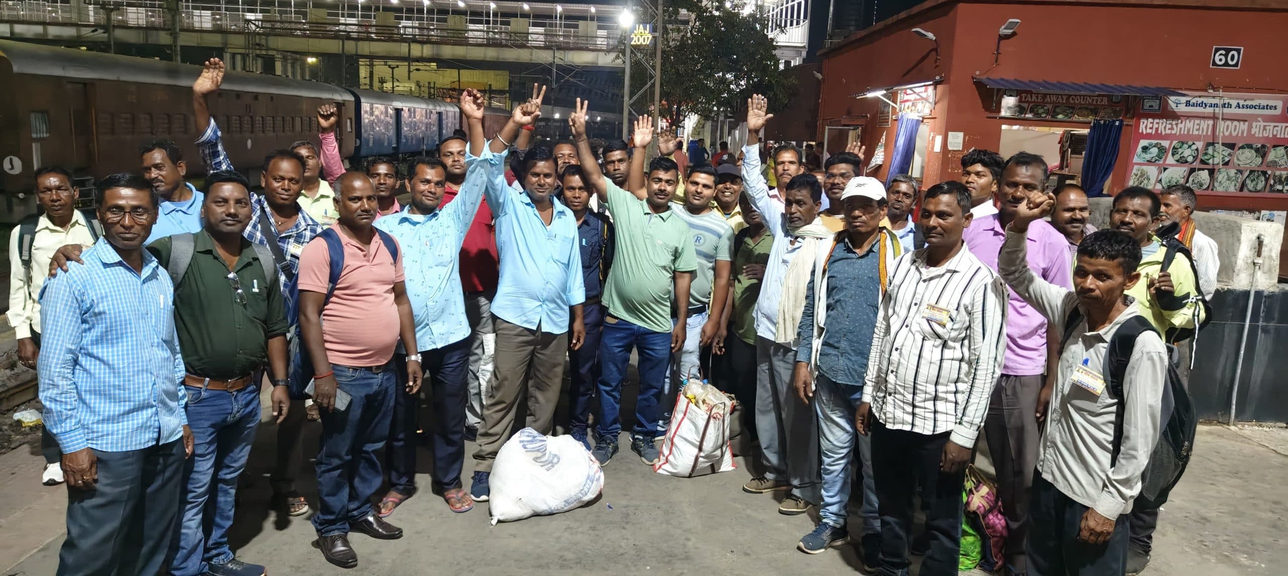 भीम संवाद कार्यक्रम में शामिल होने के लिए शिक्षा सेवक पटना रवाना