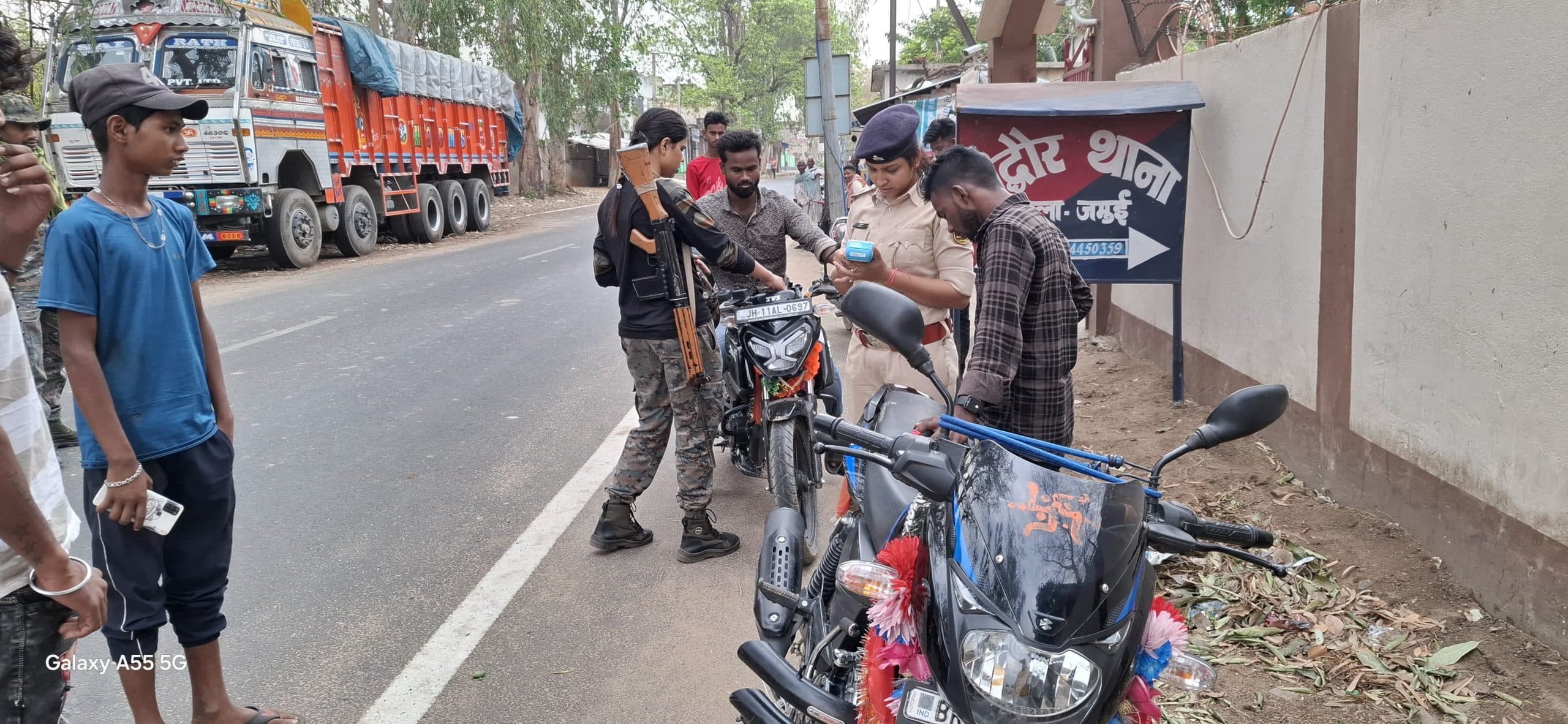 पुलिस ने चलाया वाहन जांच अभियान, वसूला 13 हजार जुर्माना