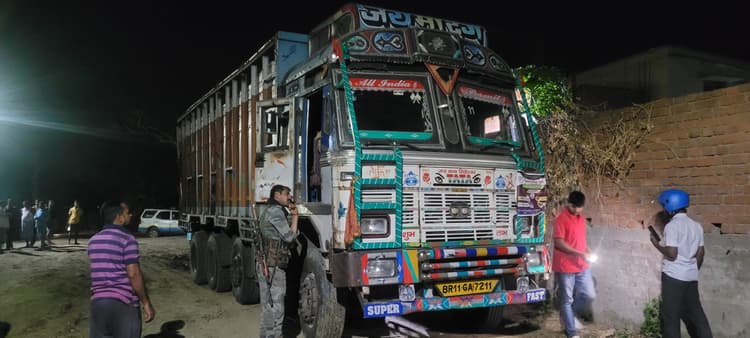 deoghar news : तेज रफ्तार ट्रक ने पैदल जा रहे युवक को रौंदा, गयी जान