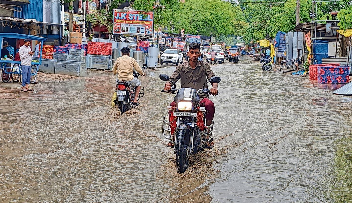 Gopalganj News  : भोरे में ओलों और तेज हवा ने मचायी तबाही, करीब डेढ़ घंटे हुई बारिश से जनजीवन हुआ अस्त-व्यस्त