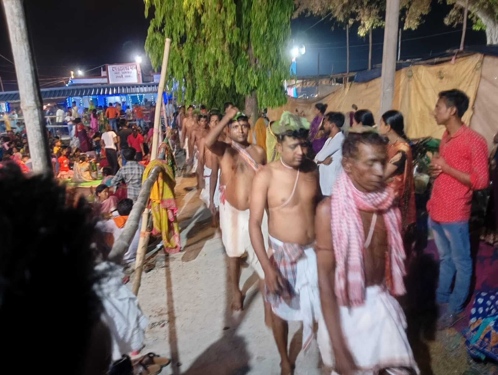 बाबा देवलेश्वर मंदिर परिसर में उमड़े श्रद्धालु