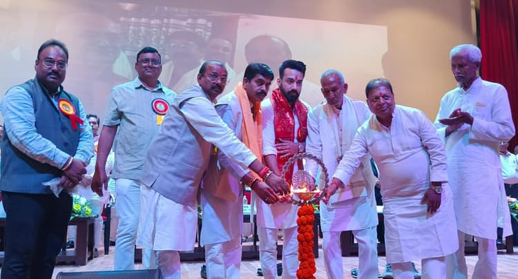 Motihari : राजनीति भागीदारी के लिए एकजुटता जरूरी : सांसद