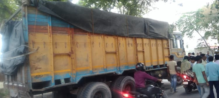 Motihari : ट्रक से कुचल कर बालक की मौत,मां गंभीर रूप से घायल