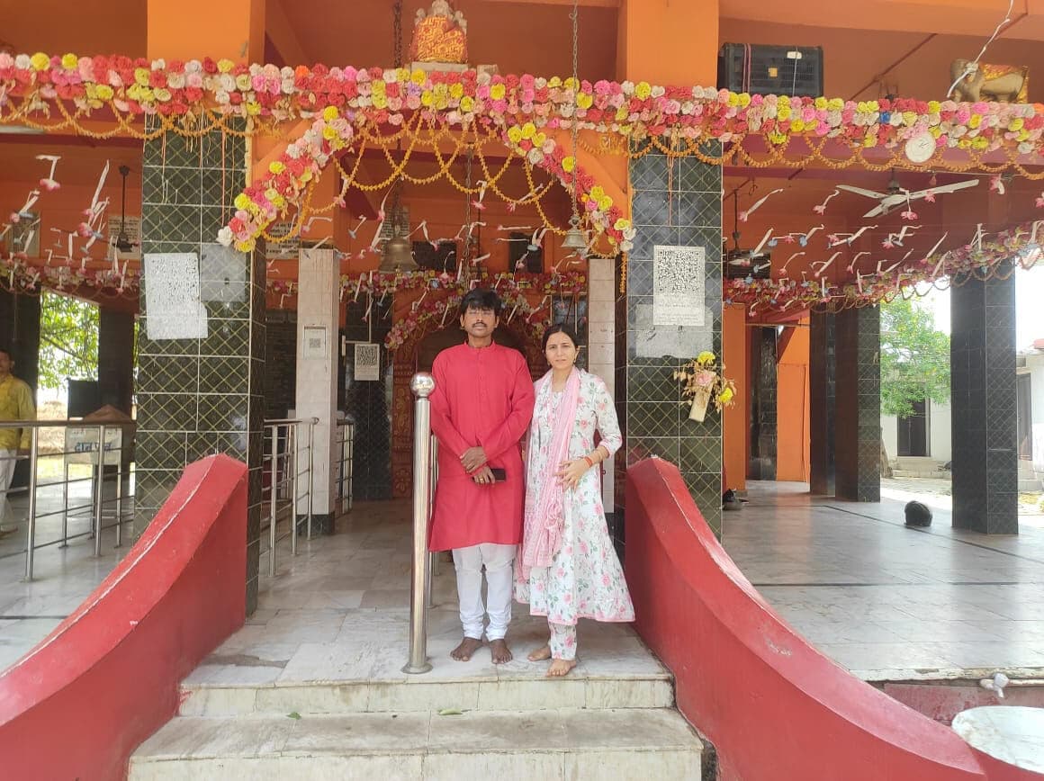 Gaya News :डीएम ने अपने परिवार के साथ किये बाबा कोटेश्वर नाथ मंदिर के दर्शन