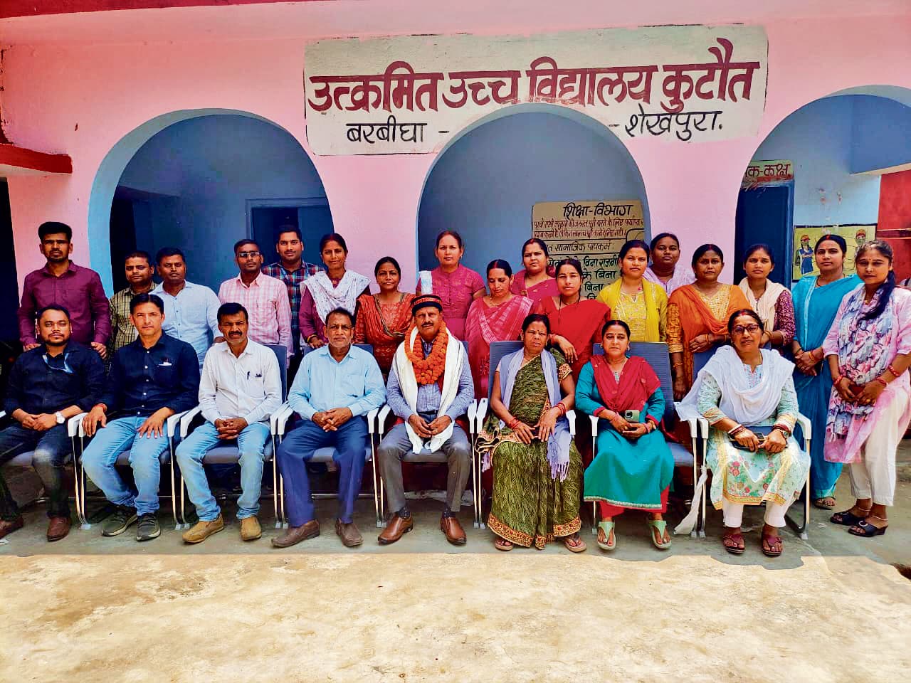 हाइस्कूल कुटौत में सेवानिवृत शिक्षक को दी गयी विदाई