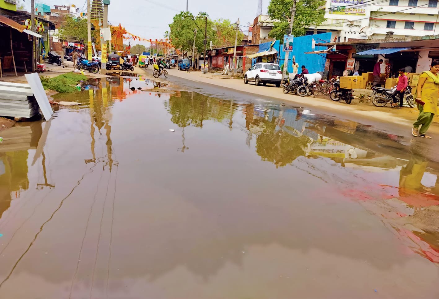 Jehanabad : बारिश के बाद शहर की कई प्रमुख सड़कें कीचड़ से पटी