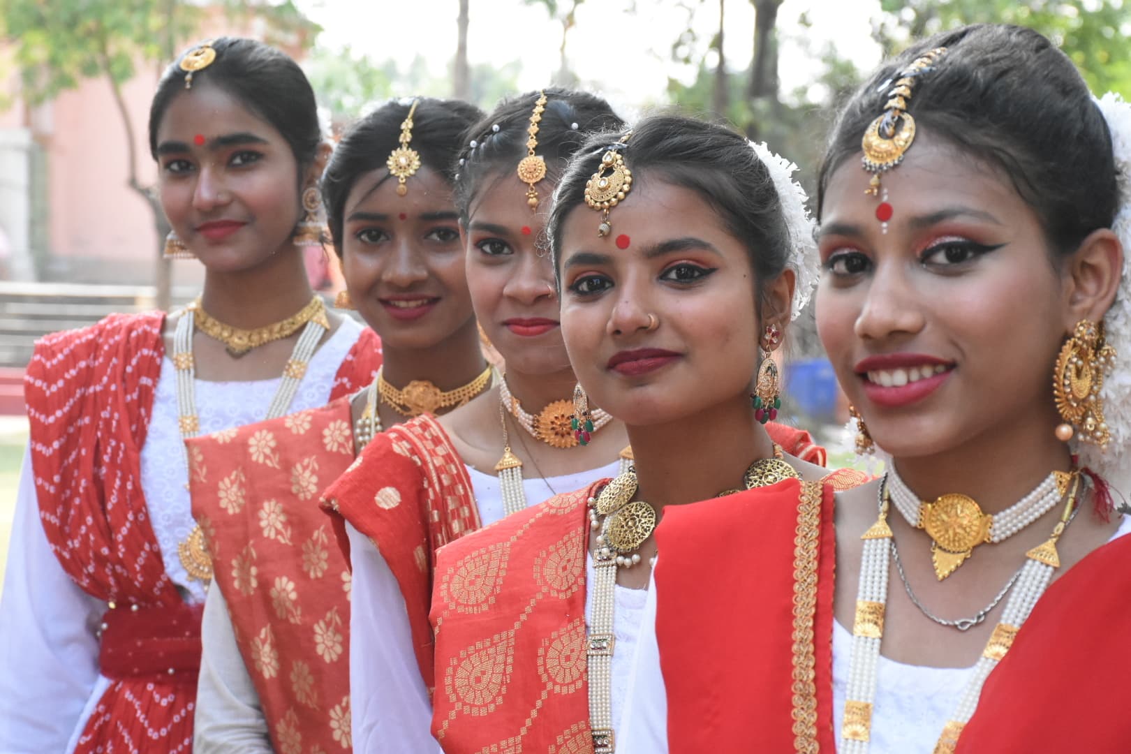 Dhanbad News : बांग्ला नववर्ष कल, प्रभात फेरी निकाल दिया गया संस्कृति से जुड़े रहने का संदेश