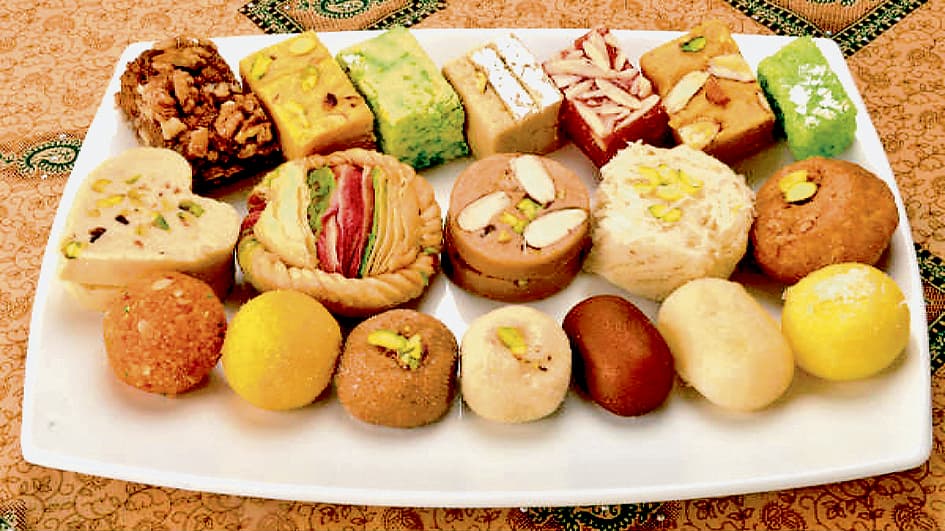 बांग्ला नववर्ष पर रिश्तों में भी मिठास घोल देती हैं मिठाइयां