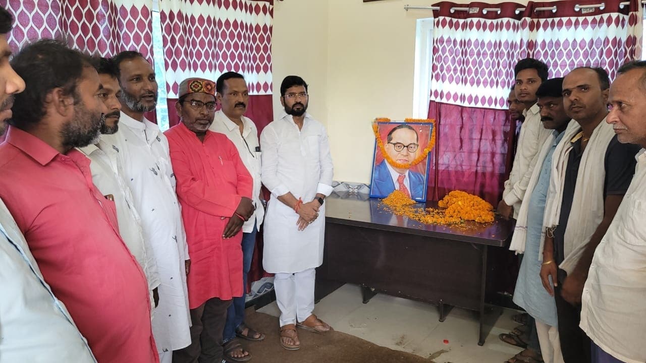 Motihari : जदयू कार्यकर्ताओं ने मनायी बाबा साहब की जयंती