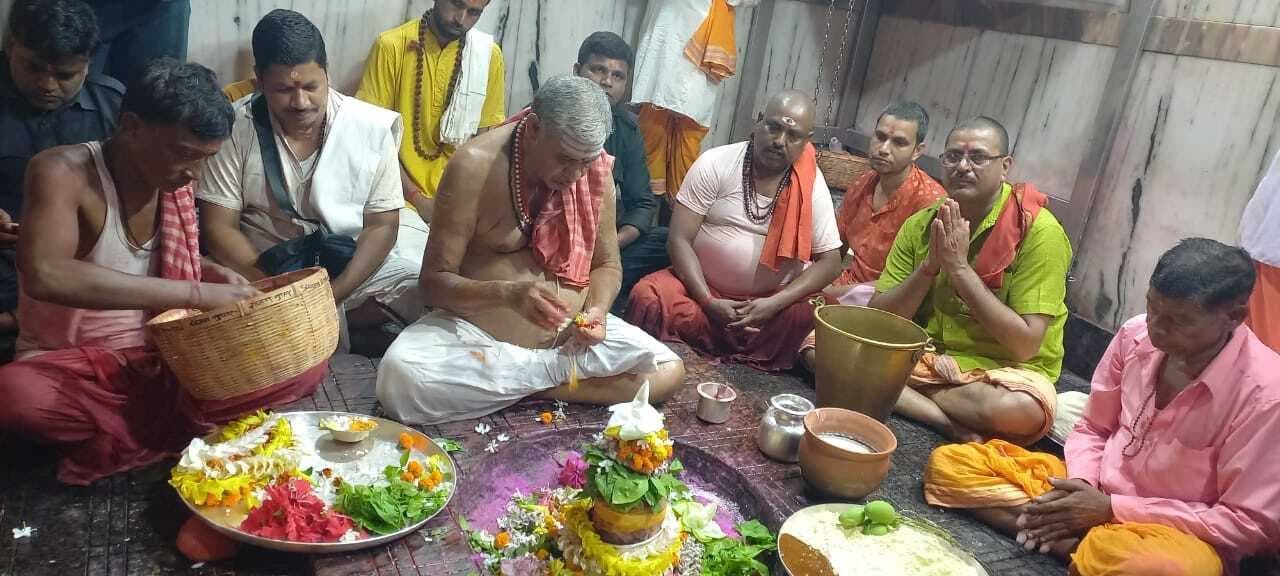 बाबा बासुकिनाथ को चढ़ा सत्तू, गुड़, दही व आम का भोग