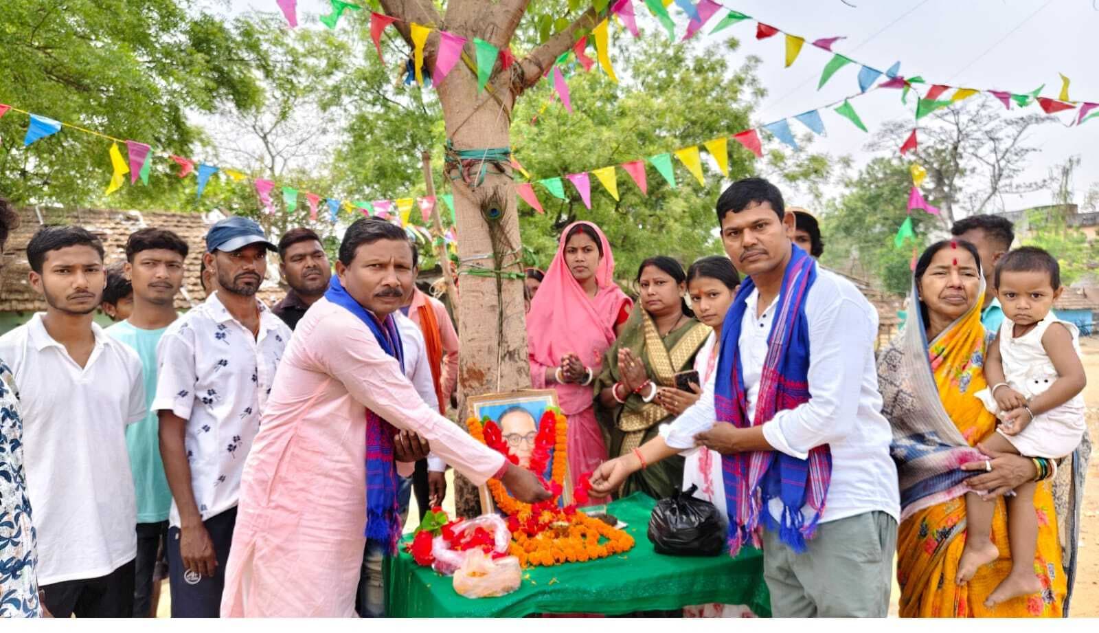 पाकुड़िया में लोगों ने बाबा साहब को किया याद