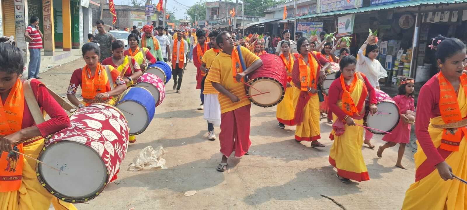 झांकी के साथ निकली गयी कलश शोभायात्रा
