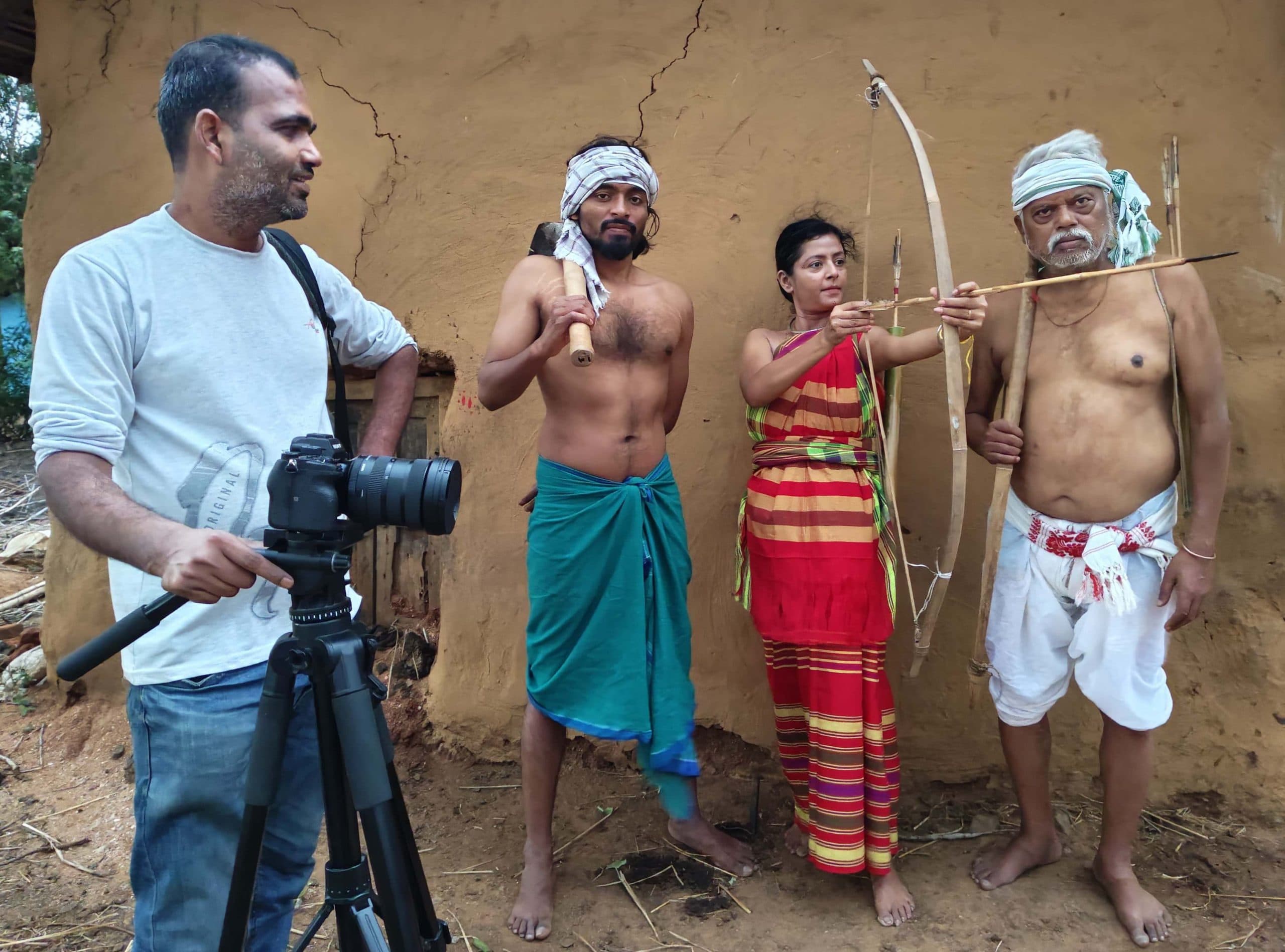 आदिवासी महिलाओं पर बनी फिल्म रनरागा का मुहूर्त संपन्न