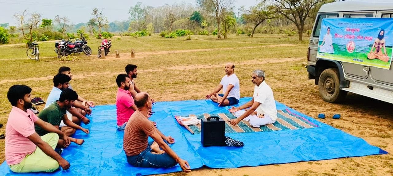 बेजबिंधा गांव में आयोजित योग शिविर का समापन