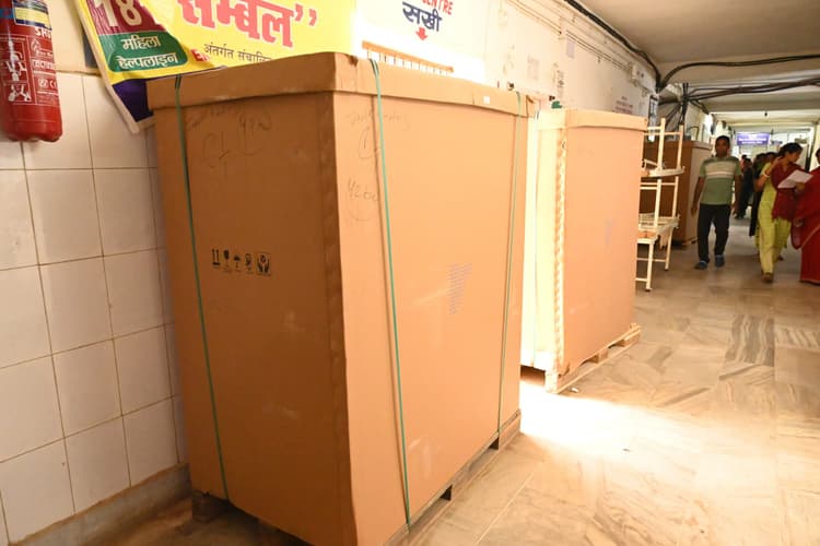 Deoghar news : 12 दिन बाद भी सदर अस्पताल में पड़ी है एक्स-रे मशीन, नहीं हो सका इंस्टॉल