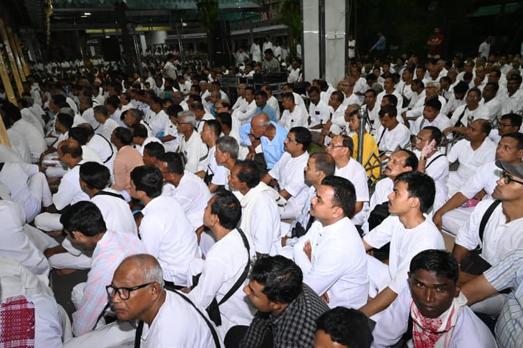 Deoghar news : वेद भवन में विश्व शांति की कामना लेकर श्रीश्री ठाकुर पूजा, स्वस्ति- महायज्ञ यज्ञ व धर्म ग्रंथ का हुआ पाठ