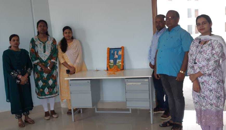 महिला कॉलेज मधुपुर में संविधान निर्माता को किया नमन