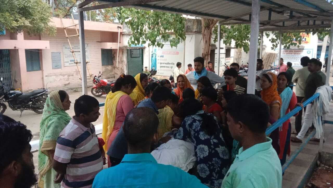 हाइ टेंशन तार की चपेट में आने से युवक की मौत