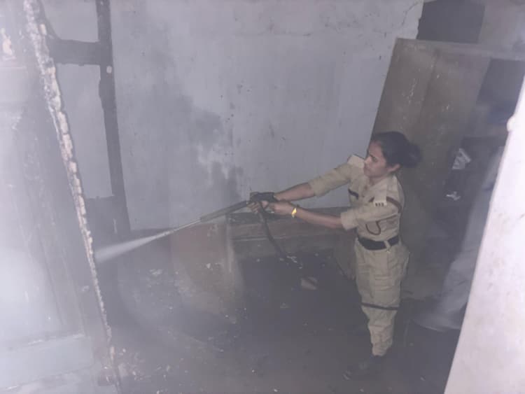 रेलवे स्टेशन क्लब के कमरे में लगी आग