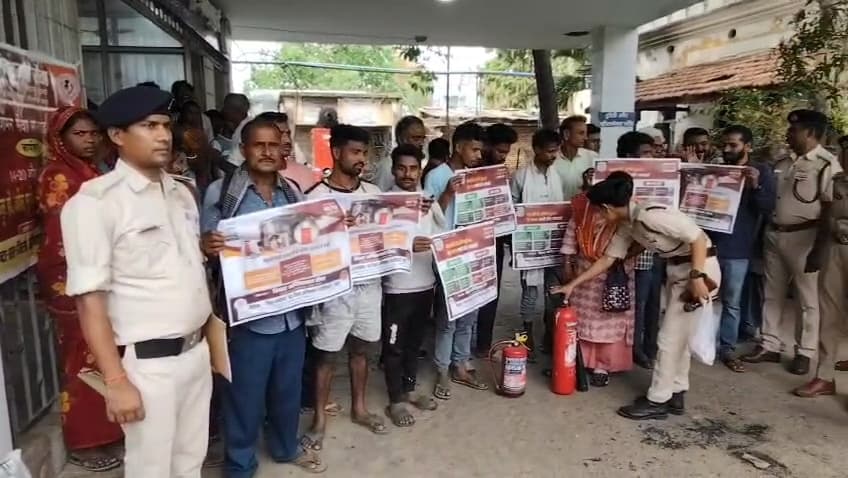 शॉर्ट सर्किट से आग लगे तो नहीं डालें पानी, अग्निशमन यंत्र या बालू से पायें काबू